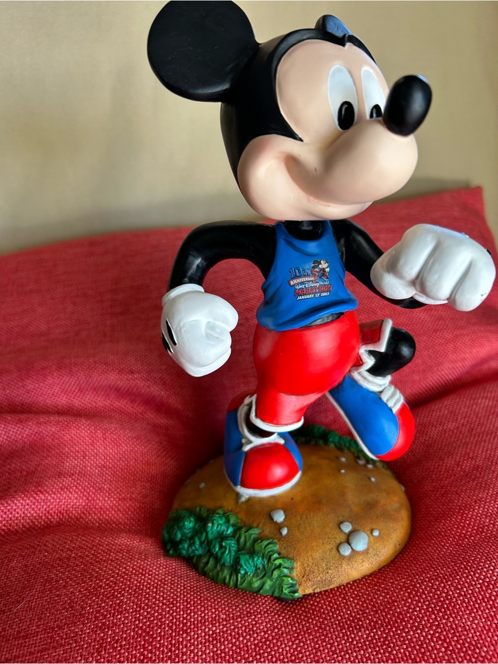Walt Disney World limited edition 2000 Mickey Bobblehead. 10th Ann Marathon.9”